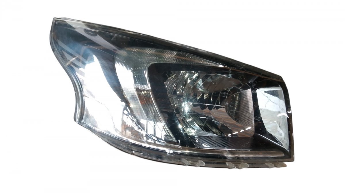 Opel Vivaro (A) headlight right 01156508 Headlight right OPEL VIVARO B (2014-20...