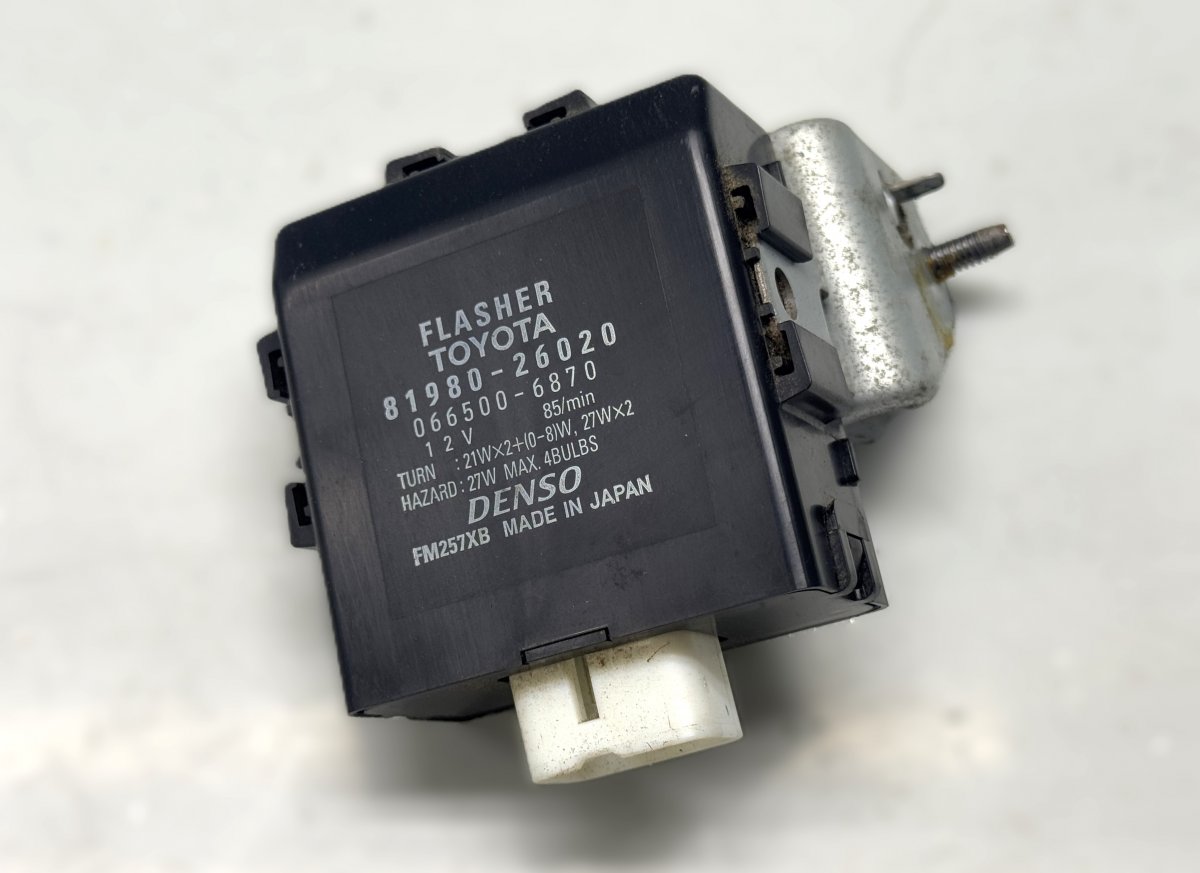 Toyota Hiace (H200) Hazard light relay 8198026020 066500-6870 0665006870 Hazard light ...