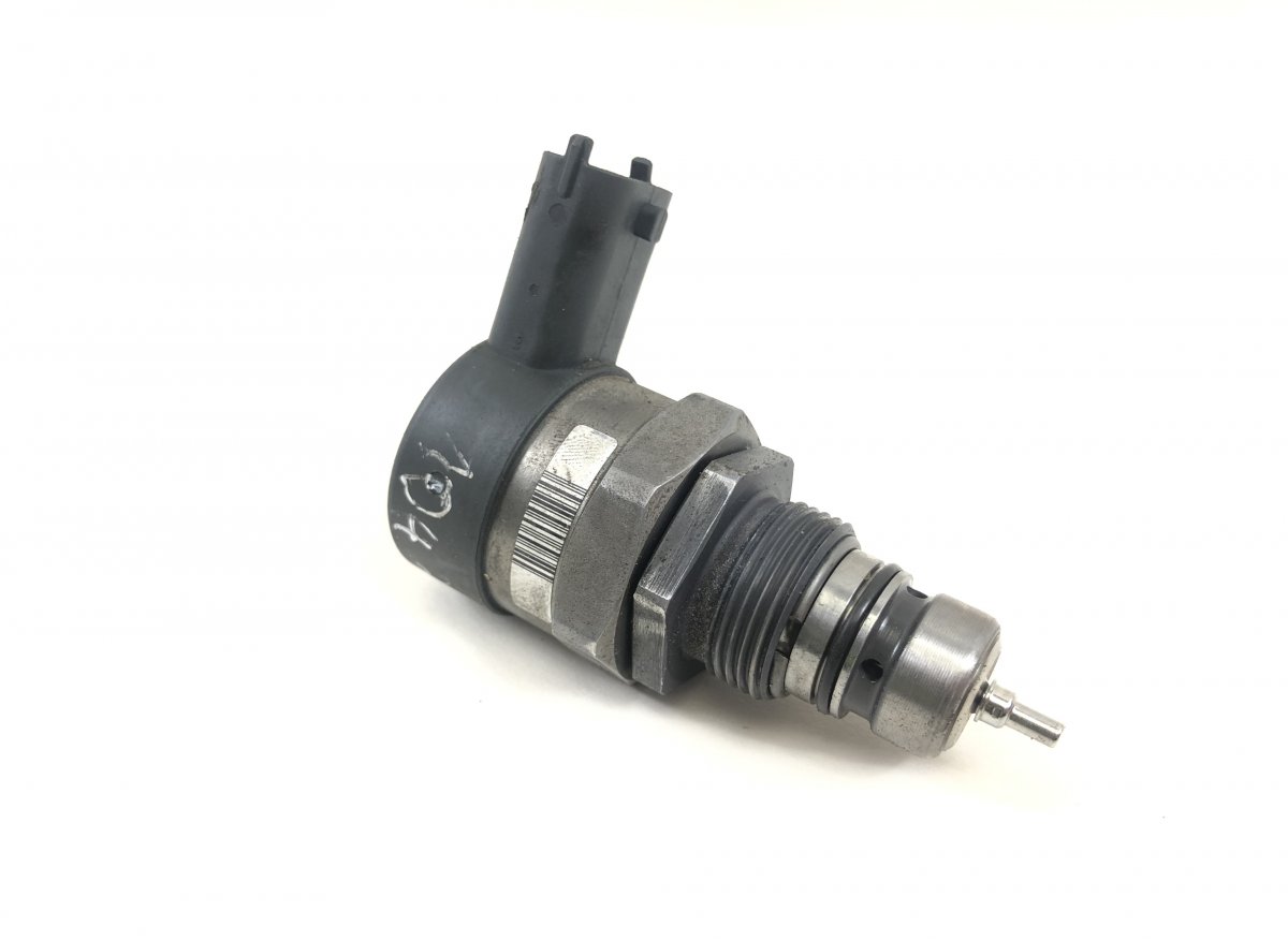 Jeep Grand Cherokee (WK) Fuel pressure regulator 0281006209 Fuel pressure regulator JEEP GRAND C...