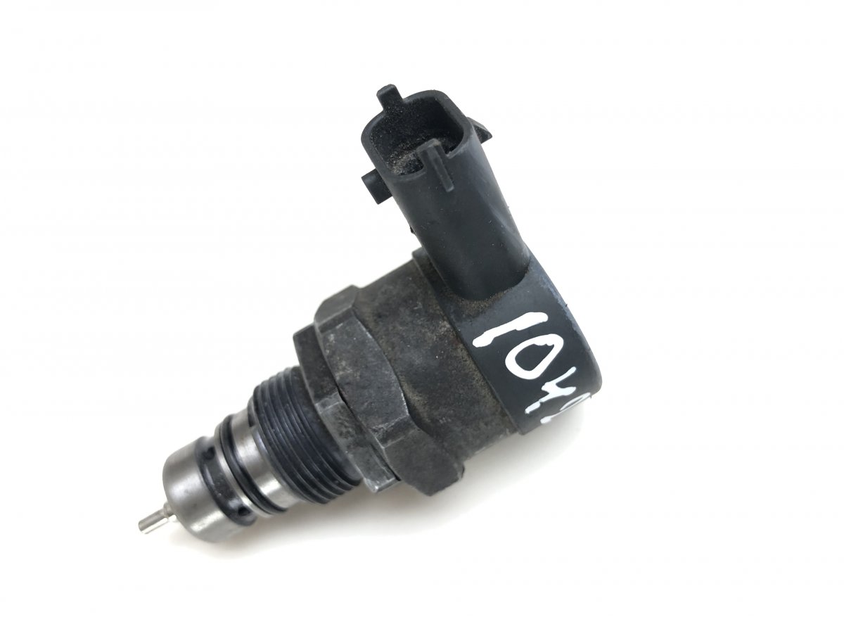Dodge Ram Fuel pressure regulator 0281006209 Fuel pressure regulator DODGE RAM IV...