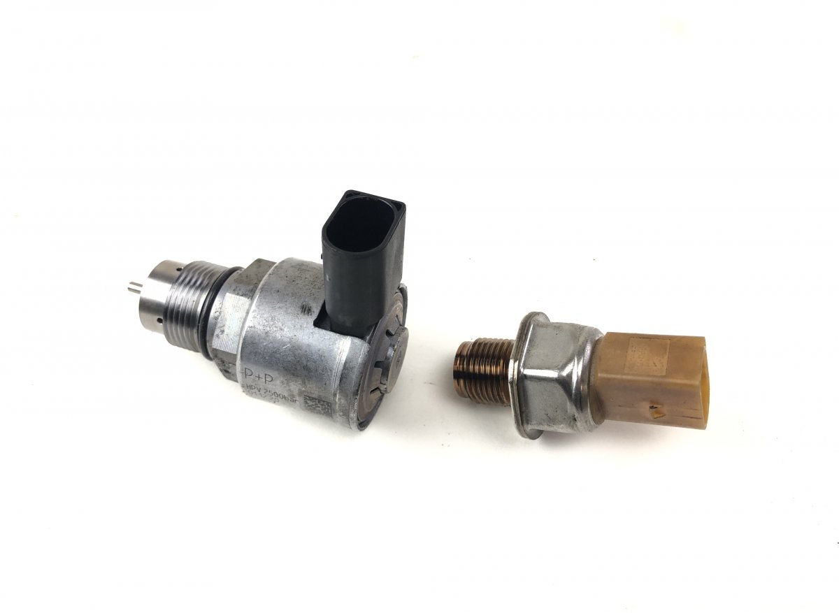 Land Rover Discovery Fuel pressure regulator LR139723 Fuel pressure regulator LAND ROVER DIS...