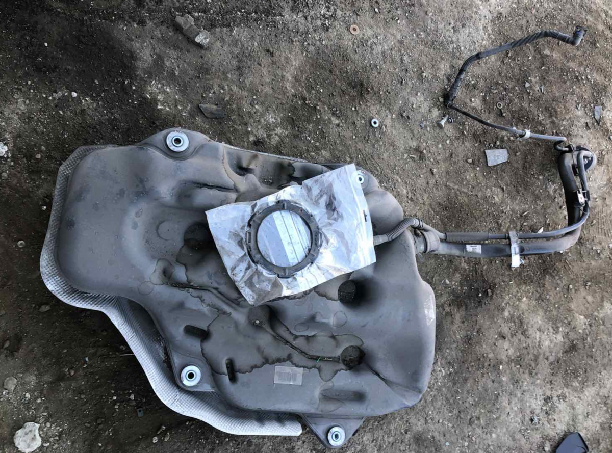 Toyota C-HR polttoainetankki 77001F4010 Fuel Tank TOYOTA C-HR I (AX10, AX50)...