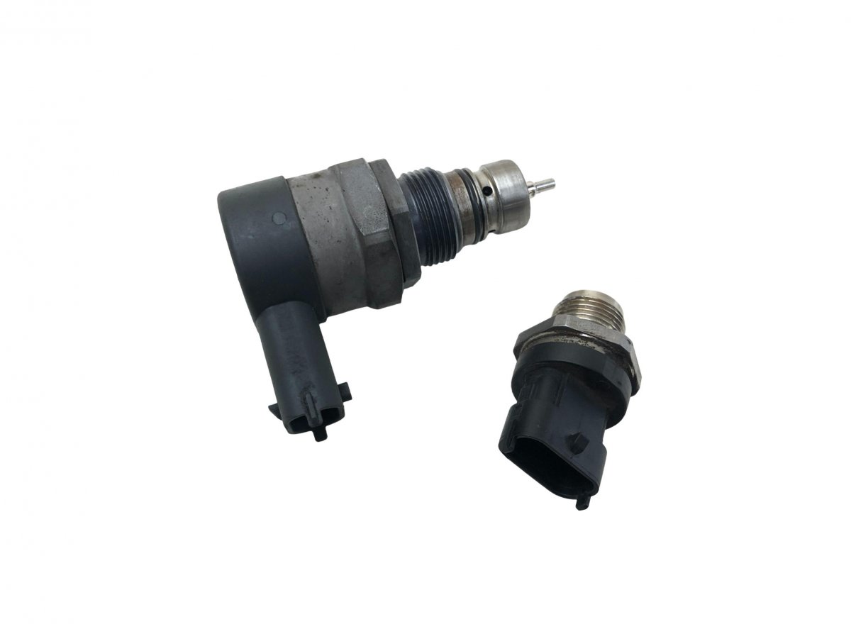 Land Rover Range Rover (L405) Fuel pressure regulator set 0281006064 0281006017 Fuel pressure regulator s...