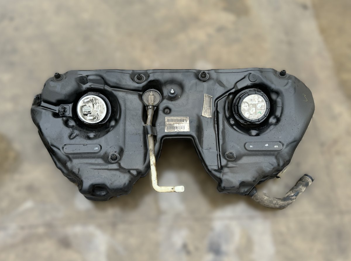 Mercedes-Benz CLS (C219) polttoainetankki A2114707901 Fuel Tank MERCEDES-BENZ CLS (C219) ...