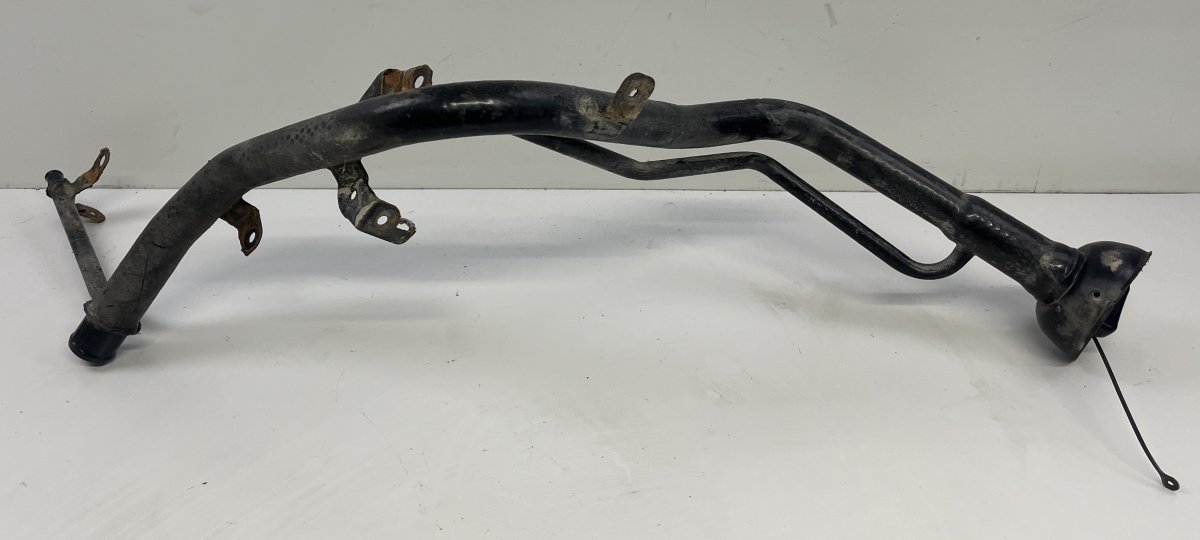 Nissan X-Trail / Rogue Fuel Tank Filler Neck 172214BB1A 172511AM0A Fuel Tank Filler Neck NIS...