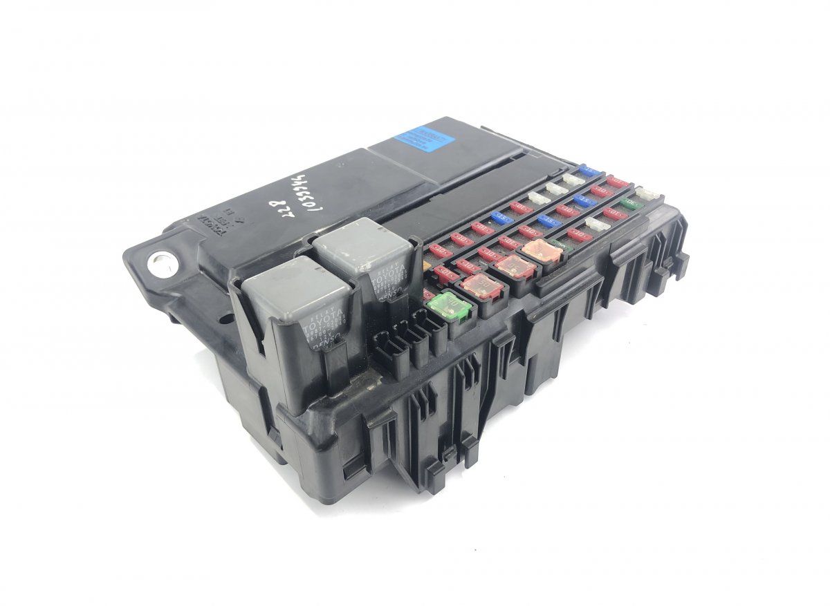 Lexus LS Fuse box 8272050081 Fuse box LEXUS LS (XF40) (2006-2017)...