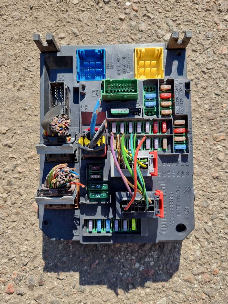 Peugeot 508 Fuse box PEUGEOT 508 I (W23) (2010-2018) Fuse box 966499...