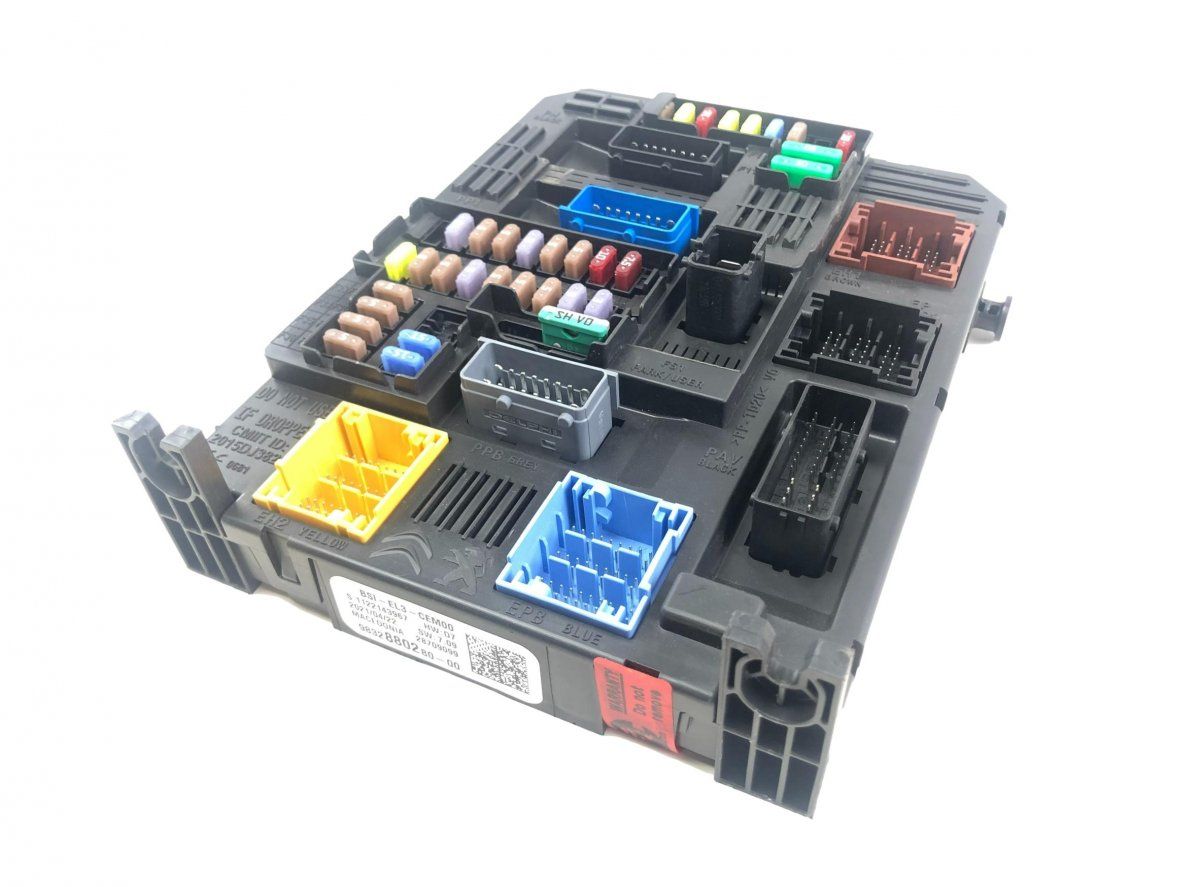 28693892 28709099 Fuse box TOYOTA PROACE (MDY, MDZ) (2016-)