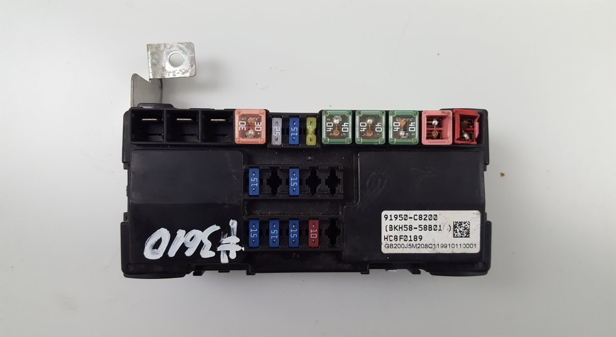 Hyundai i20 Fuse box 91950-C8200 Fuse box HYUNDAI i20 II (GB) (2014-...