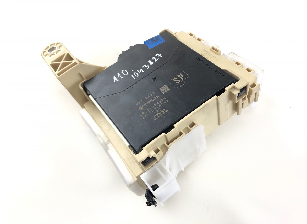 Lexus NX Fuse box 8273078021 Fuse box LEXUS NX I (AZ10) (2014-202...