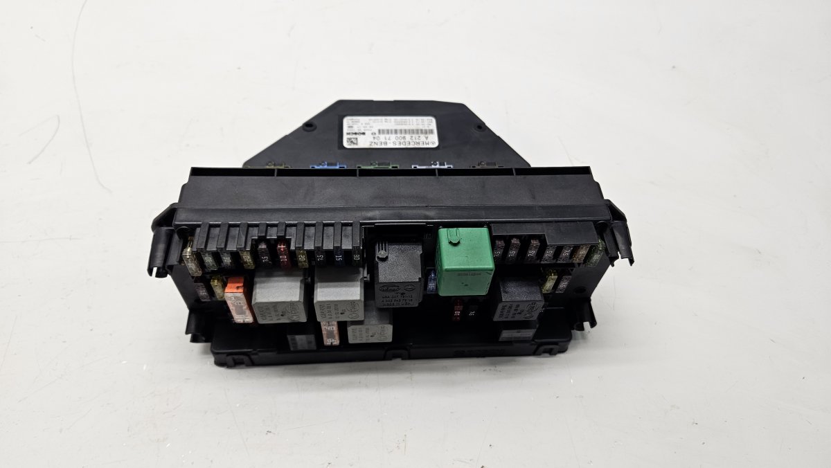Mercedes-Benz C (W204) Fuse box A2129007104 A2125452501 A212902002 A2124421100 ...