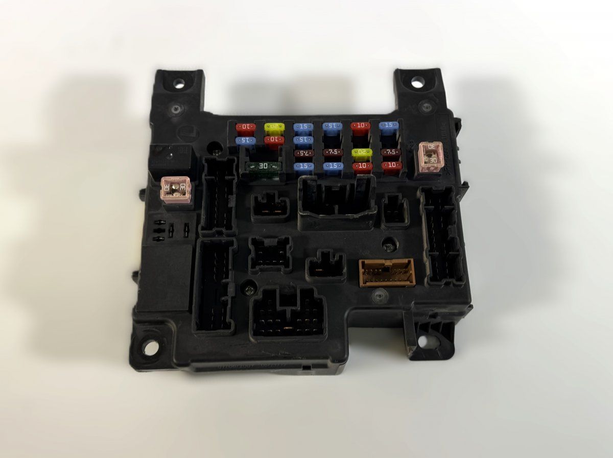 8637A322 Fuse box PEUGEOT 4007 (GP) (2007-2012)