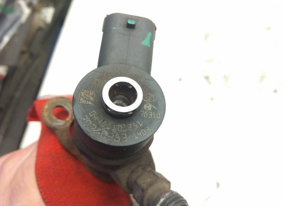 Volvo V70 Fuel Injector Fuel Injector VOLVO V70 III (BW) (2007-2016)

P...