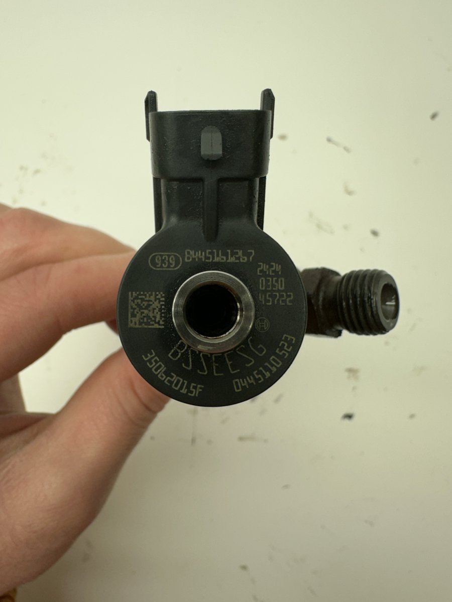 Jeep Grand Cherokee (WK) Fuel Injector 0445110523 35062015F 68211301AA RLX11301AA Fuel...