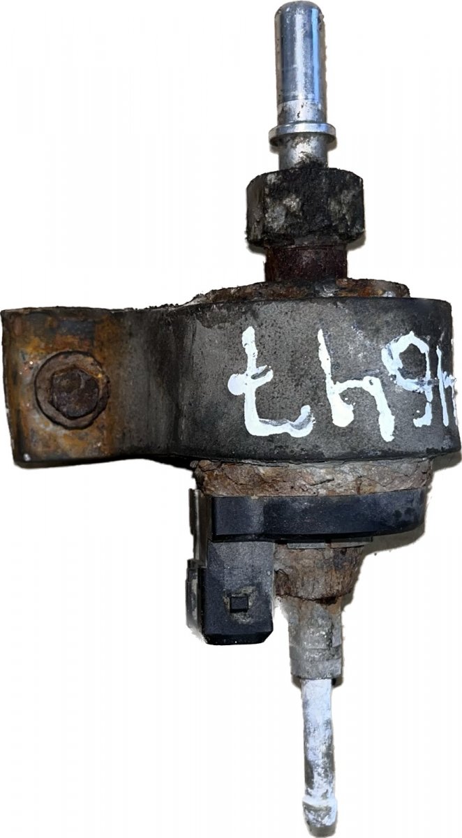 Volvo XC90 Fuel delivery pump for aux. Parking heater (webasto) Fuel delivery pump for aux. Parking heater (web...