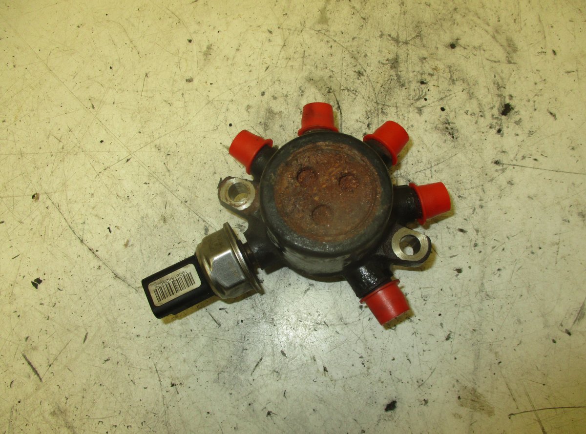 Ford Mondeo Fuel Distributor / fuel rail