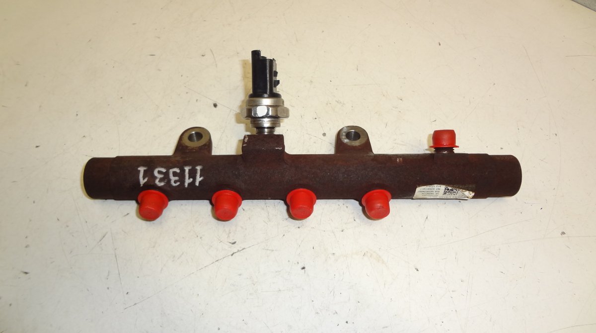 Nissan Qashqai Fuel Distributor / fuel rail
