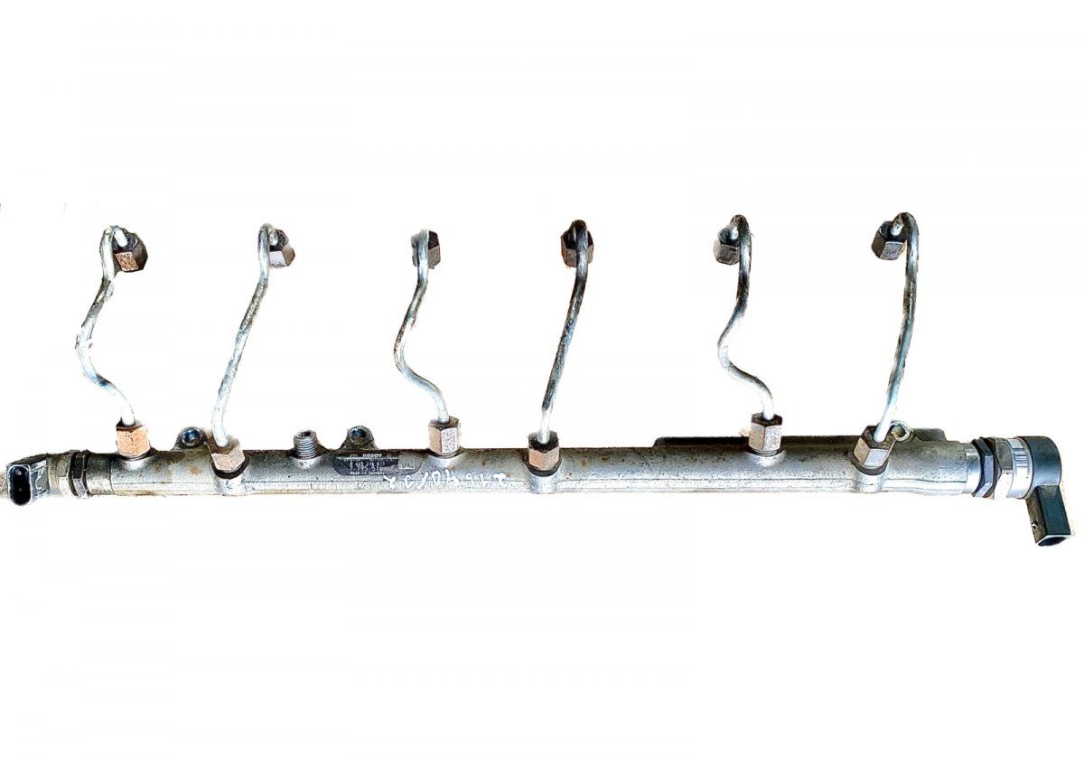 Fuel Distributor / fuel rail BMW 5 (E60, E61) (2003-2010)