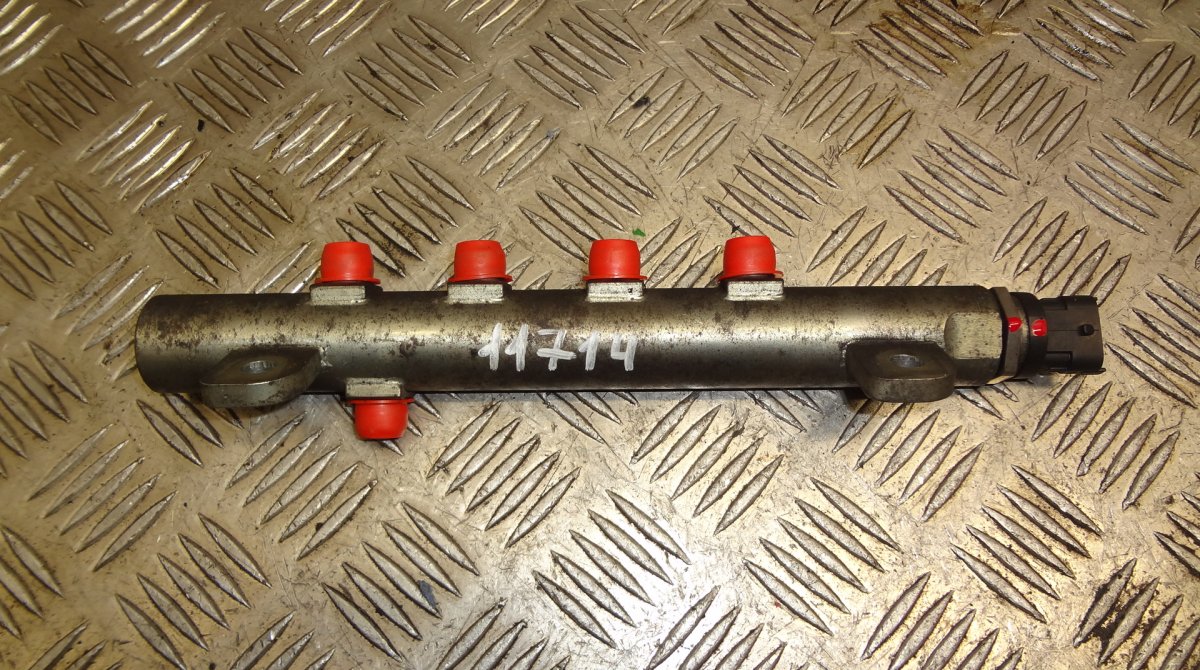 Opel Zafira (B) Fuel Distributor / fuel rail