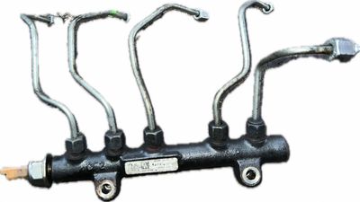 Distributeur de carburant / rampe d&#39;injection FORD FOCUS III (2010-2018)