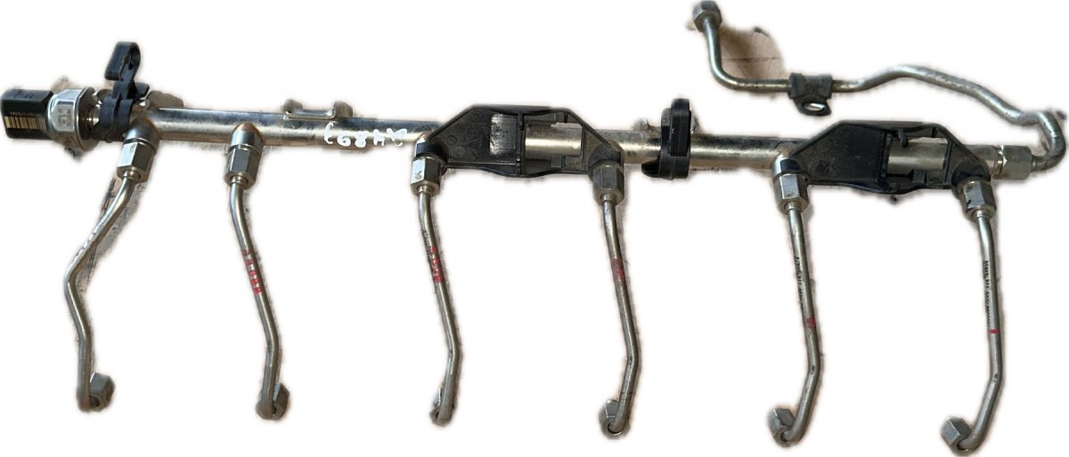 BMW 3 (E90 / E91 / E92 / E93) Fuel Distributor / fuel rail 13537535897 13537537319 Fuel Distributor / fuel...