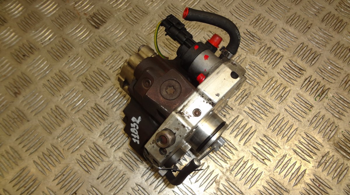 Volvo S60 Fuel injection pump, diesel 0445010043 Fuel injection pump, diesel VOLVO S6...
