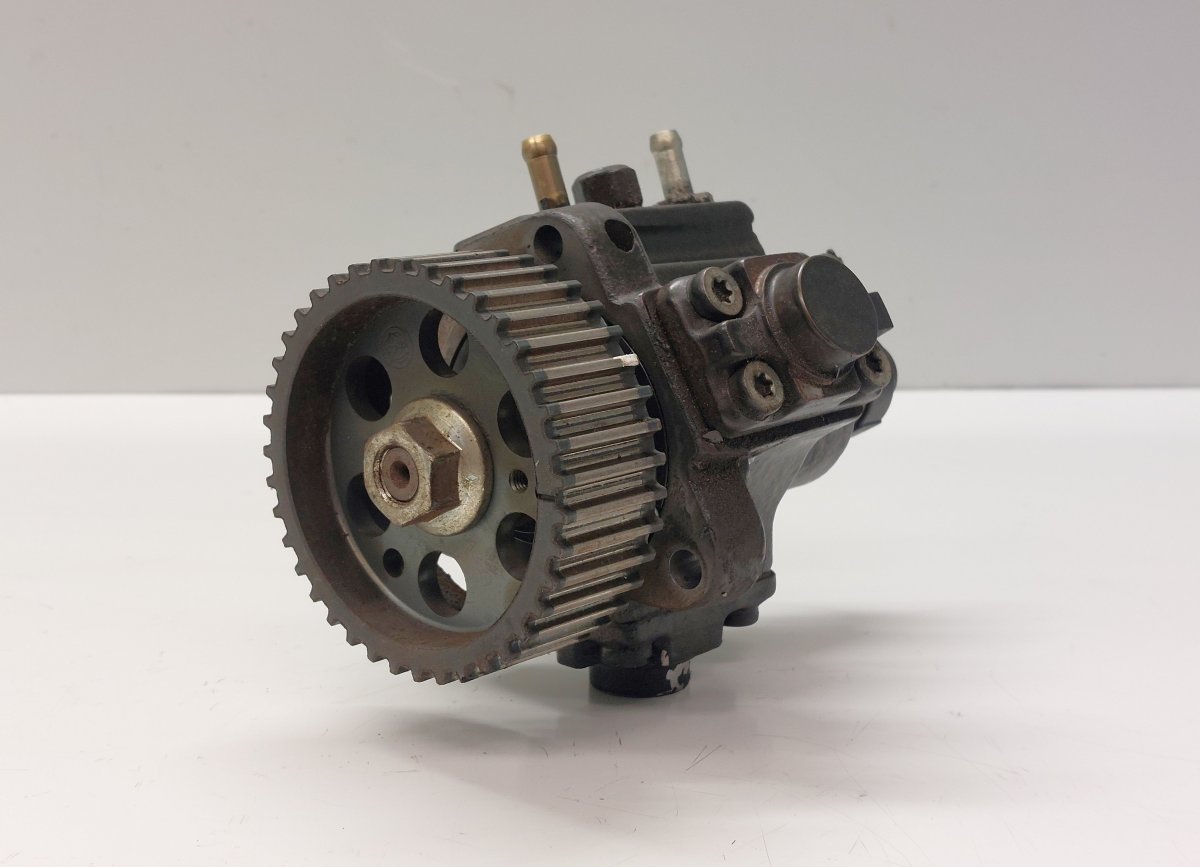 Opel Insignia (A) Fuel injection pump, diesel 55571005 0445010193 Fuel injection pump, diesel...