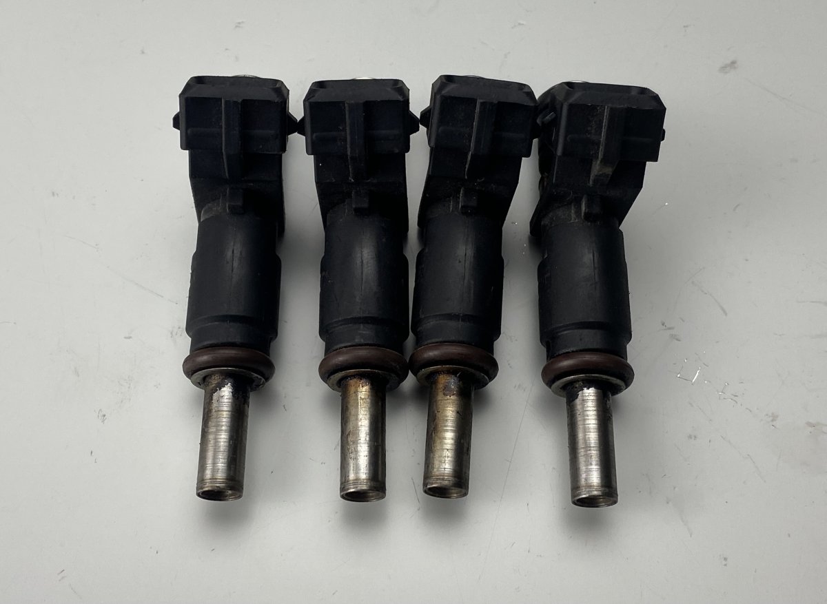 BMW 3 (E46) Fuel Injector 7561277 8220B00223 8220B00209 8220B00300 8220B0...