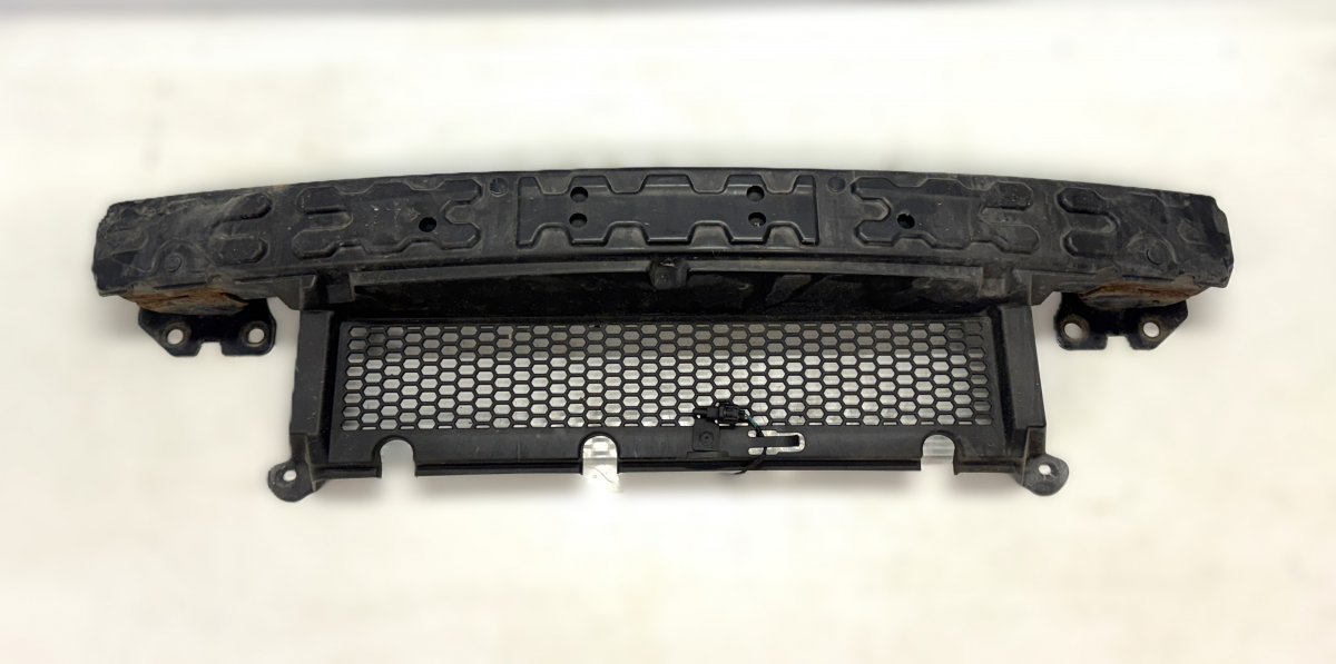 Chrysler Grand Voyager / Town & Country передний бампер, штифт 5113162AA 5113168AA Front Bumper Beam CHRYSLER ...