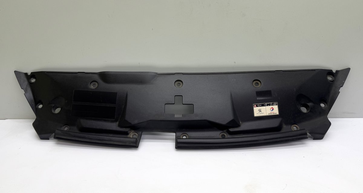 Peugeot 508 Front panel plastic cover upper 9686697070 Front panel plastic cover upper PEUG...