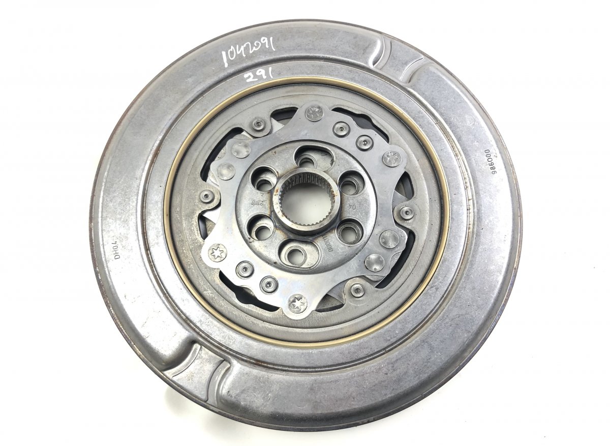 Volkswagen Passat (B8) vauhtipyörä 04E105266P Flywheel VW PASSAT B8 (3G) / ALLTRAC...