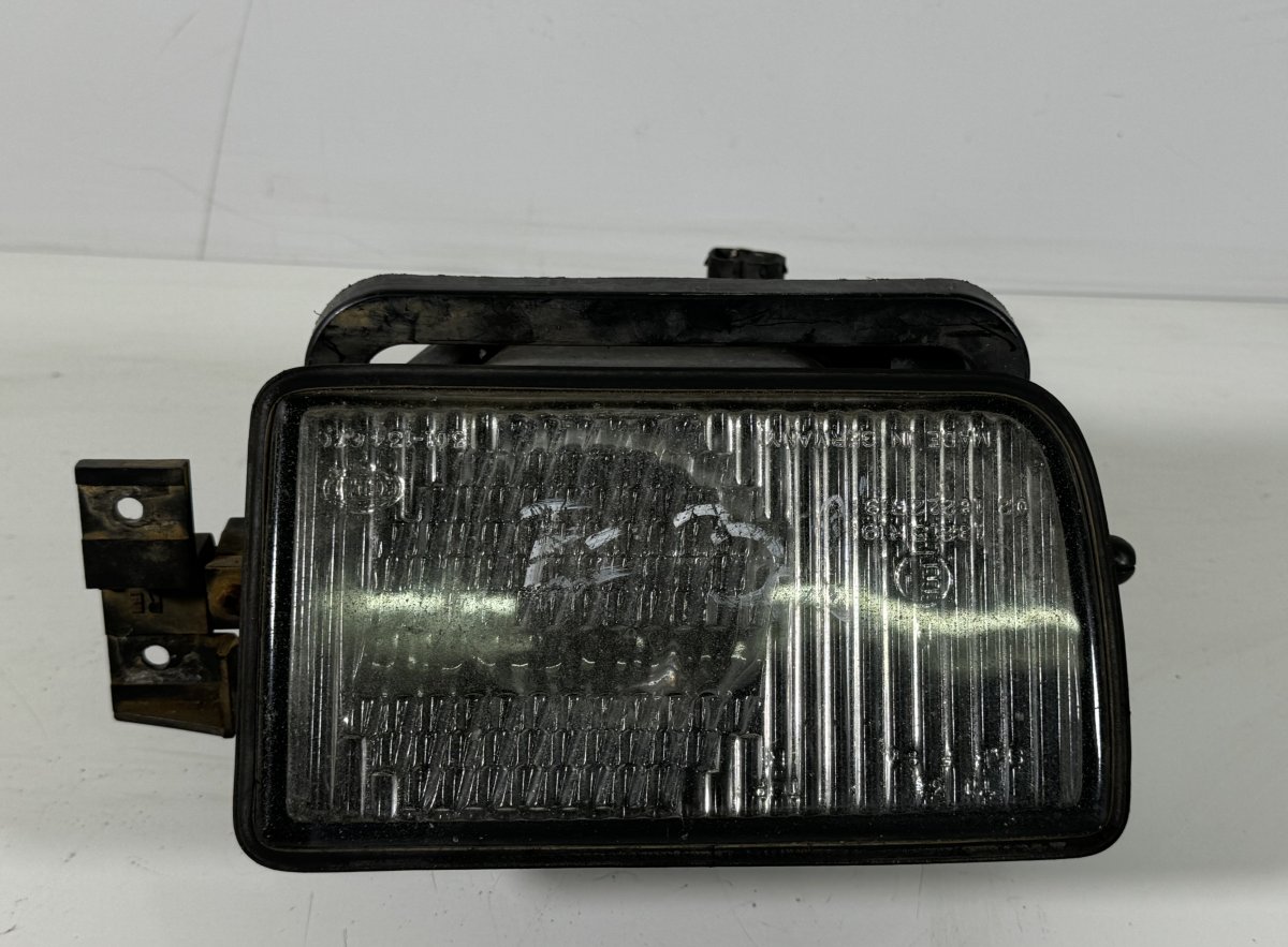 BMW 7 (E32) Fog Lamp Front Right 63171379104 Fog Lamp Front Right BMW 7 (E32) (1...