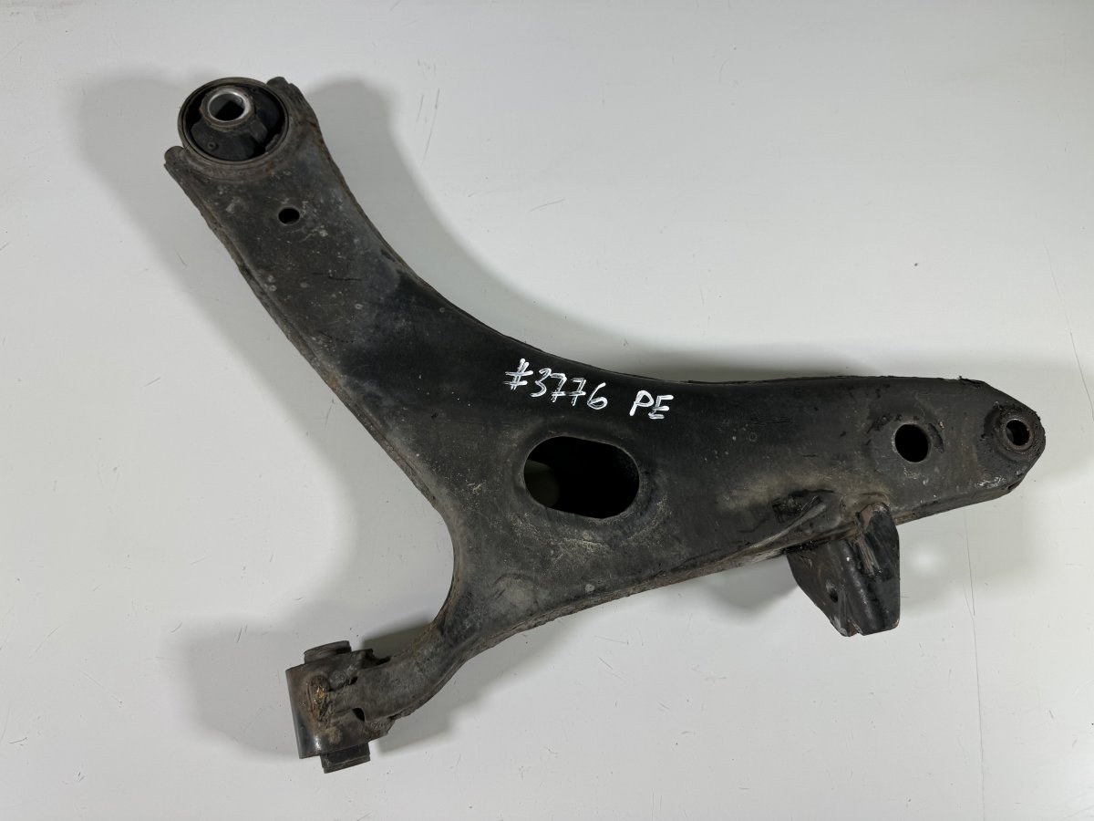 Subaru Levorg Front Axle Track Control Arm lower Right 20202FJ060 Front Axle Track Control Arm lower R...