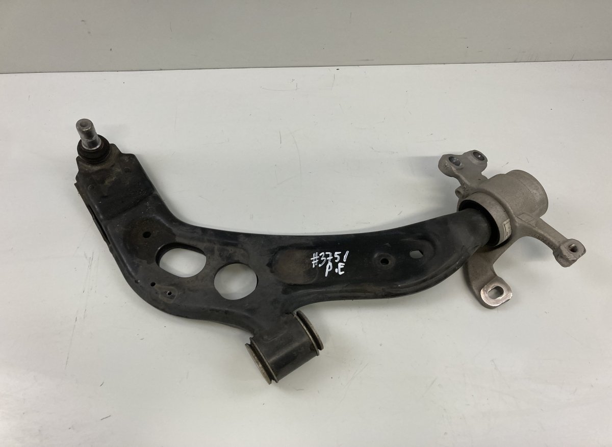 BMW 2 (F22 / F23) Front Axle Track Control Arm lower Right 6879844 31128843682 Front Axle Track Control Ar...