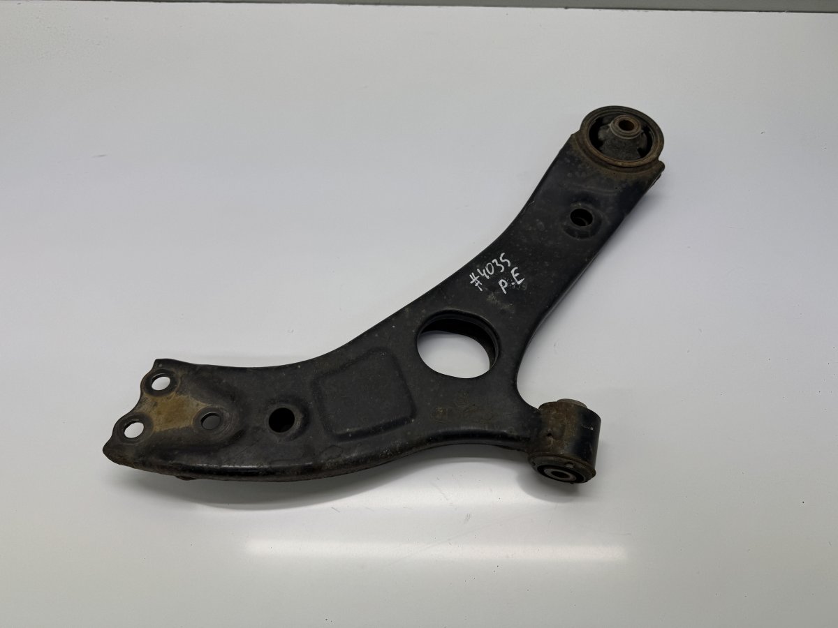Kia Optima (TF) Front Axle Track Control Arm lower Right 545013S100 Front Axle Track Control Arm lower R...