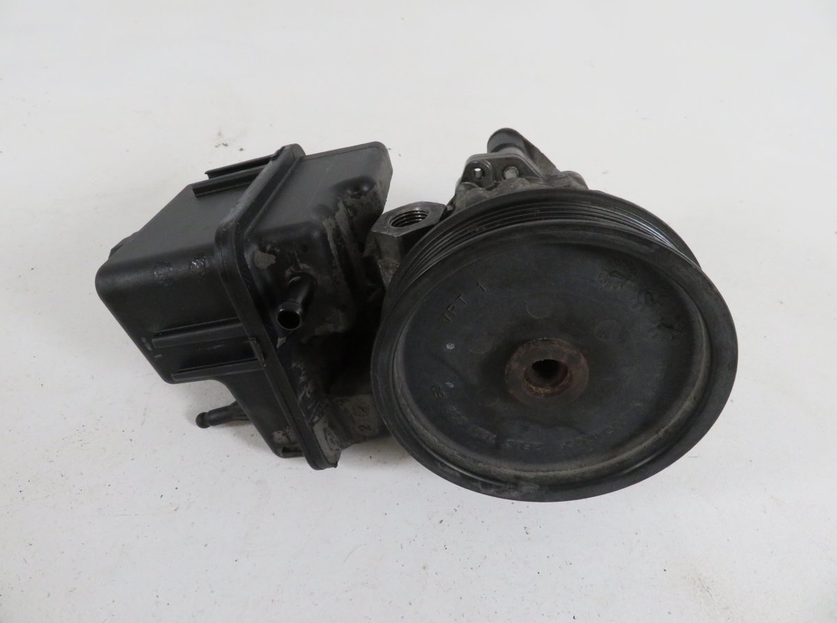 Mercedes-Benz Sprinter (W906) насос усилителя рулевого управления A0064661701 A0064667801 Power steering pump MER...