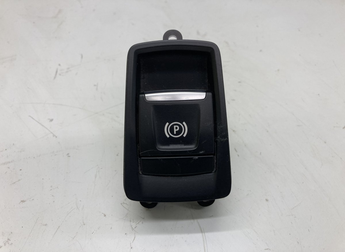 BMW 2 (F22 / F23) Parking brake switch 6822524 Parking brake switch BMW 2 Active Toure...