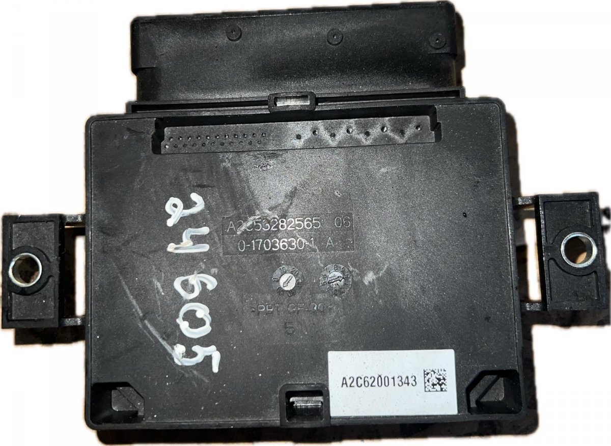 Volvo S60 Parking brake control unit Parking brake control unit VOLVO S60 II / V60 I...