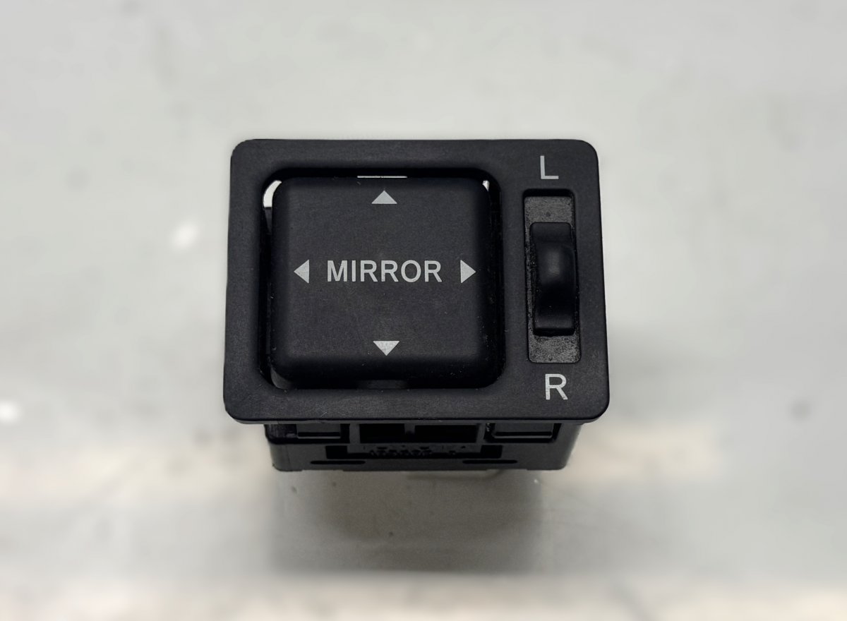 Toyota Hiace (H200) Mirror Switch 8487026010 Mirror Switch TOYOTA HIACE / GRANVIA...