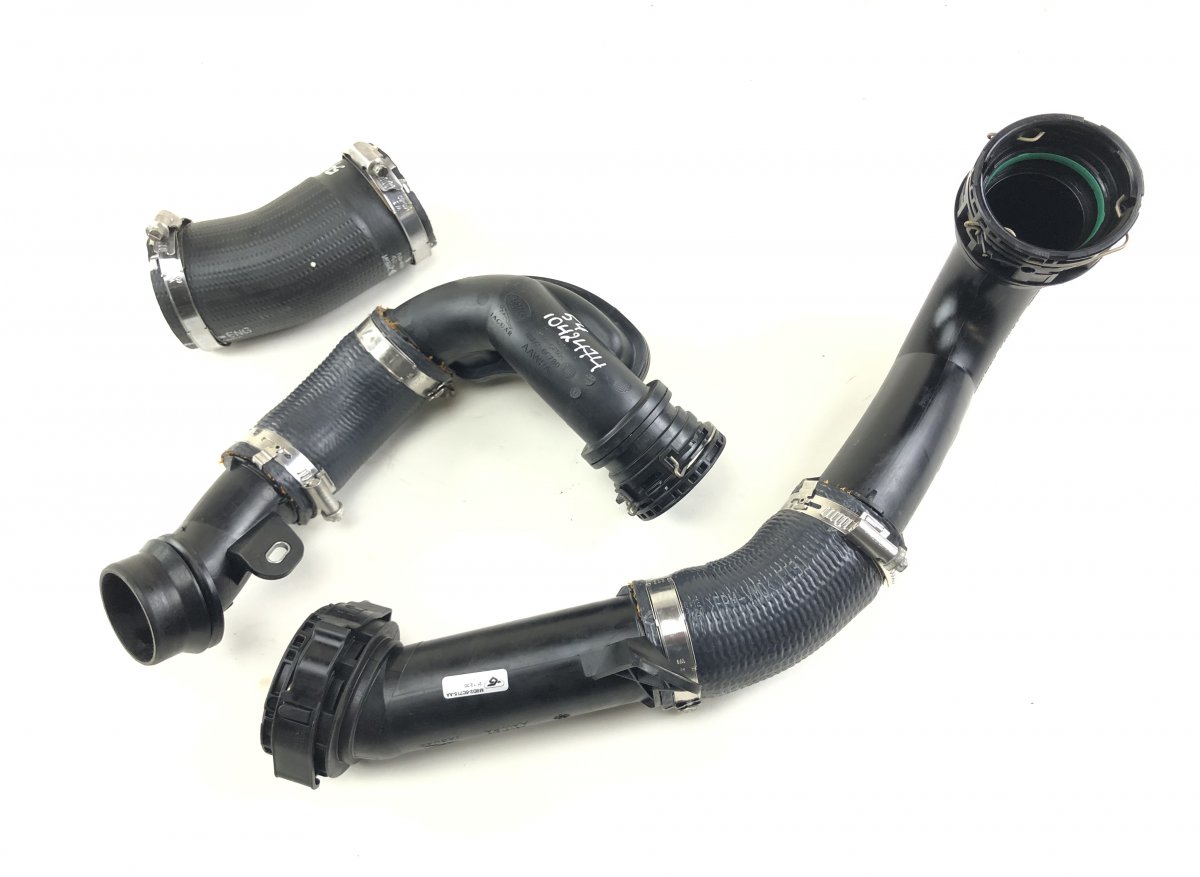Land Rover Range Rover Evoque Intercooler pipe left LR142477 Intercooler pipe left LAND ROVER EVOQU...