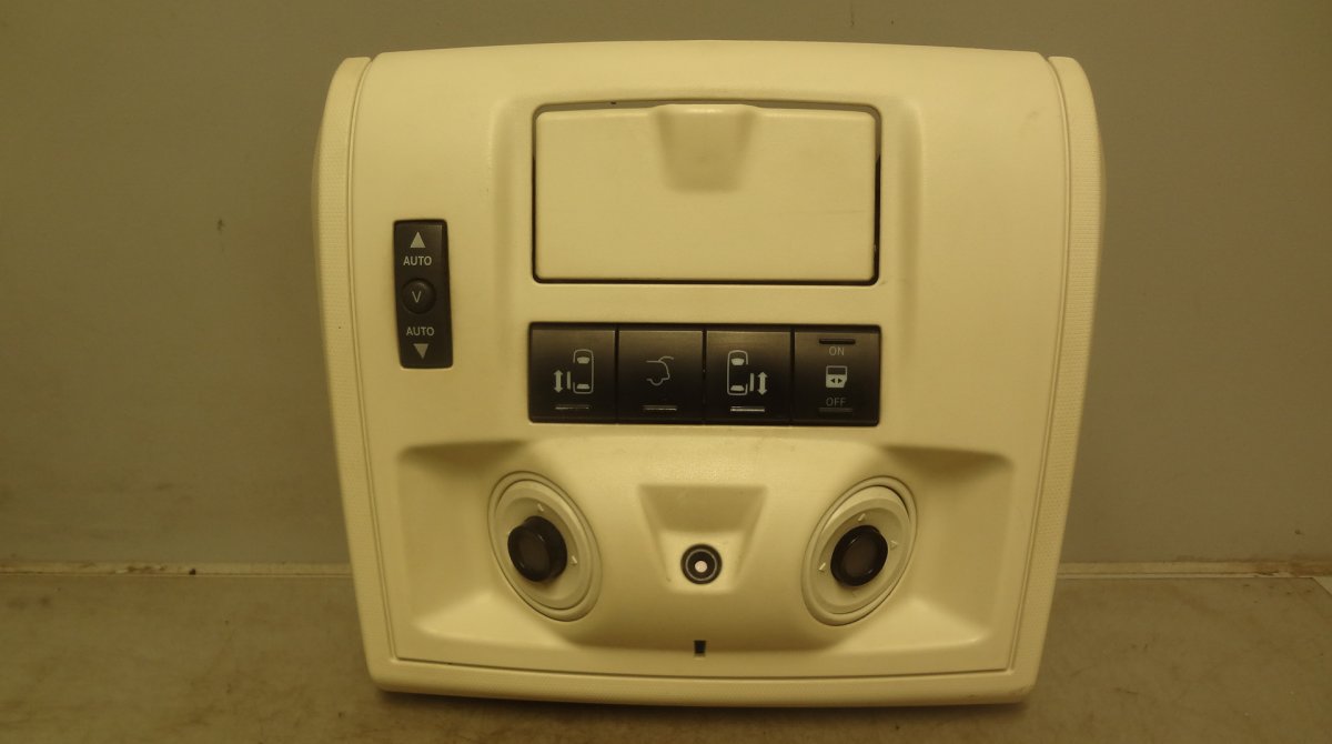 Chrysler Grand Voyager / Town & Country Interior Lighting Front L0097603AC Interior Lighting Front CHRYSLER VOY...