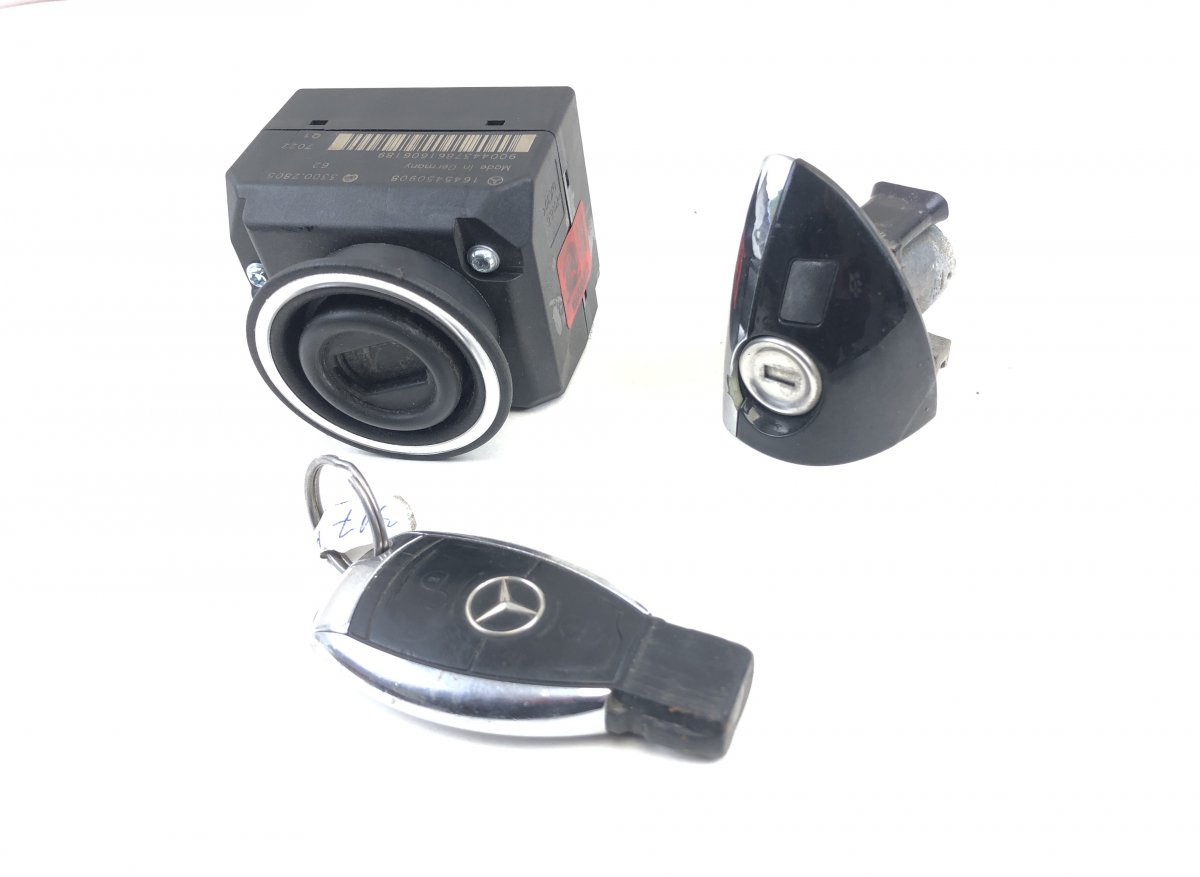 Mercedes-Benz A (W169) Ignition switch lock (ignition barrel) 33002804 3300.2804 Ignition switch lock (igniti...