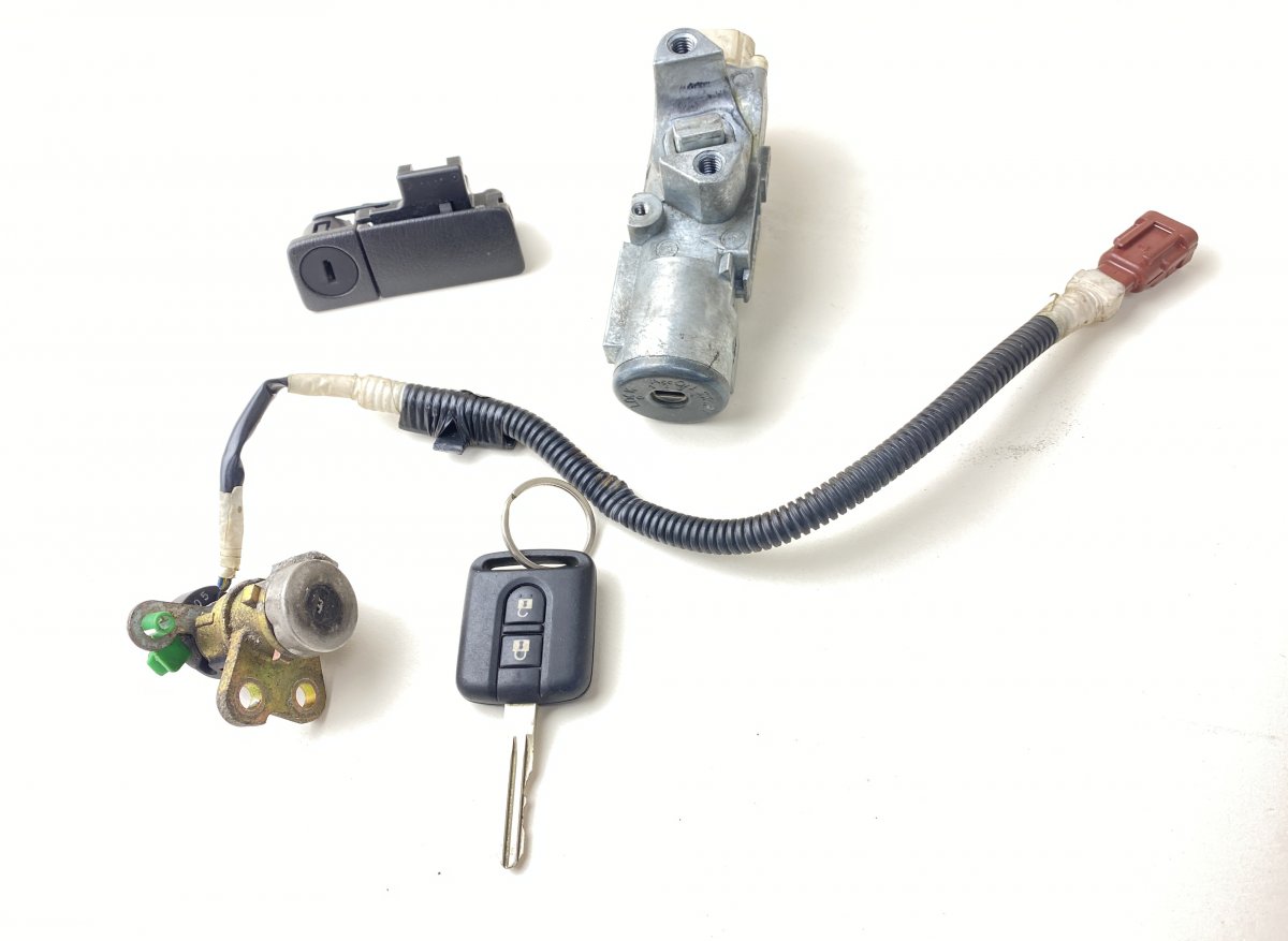 Nissan 350Z Ignition switch lock (ignition barrel) D87003Y0AA Ignition switch lock (ignition barre...