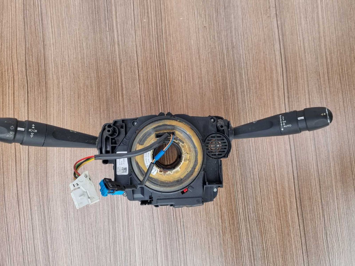 Peugeot 508 Indicator/wiper/slip ring switch (stalk) COM2008P Indicator/wiper/slip ring switch (stal...