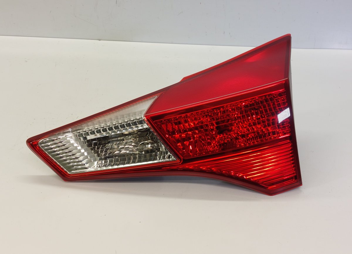 Toyota RAV4 (XA40) Inner tail light, right 81580-0R010 Inner tail light, right TOYOTA RAV ...