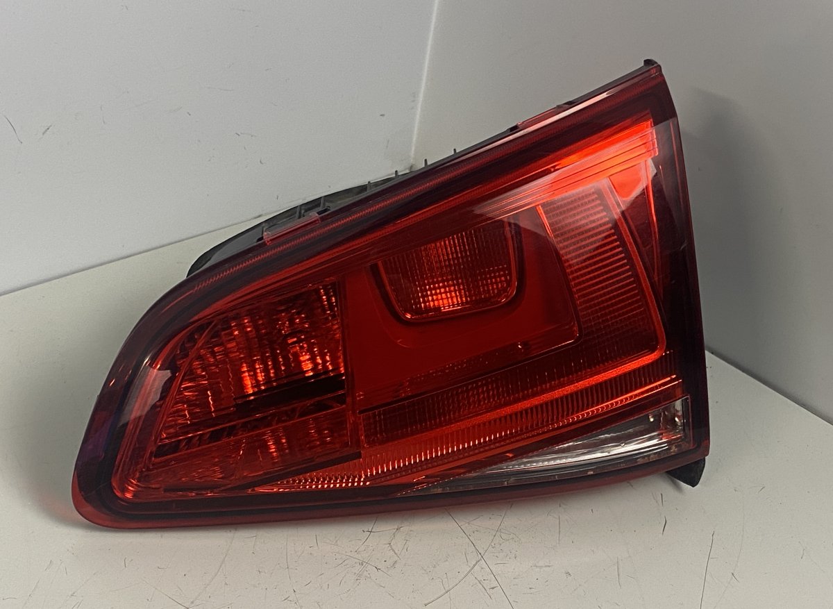 Volkswagen Golf 6 Inner tail light, right 90052127A Inner tail light, right VW GOLF VII (...