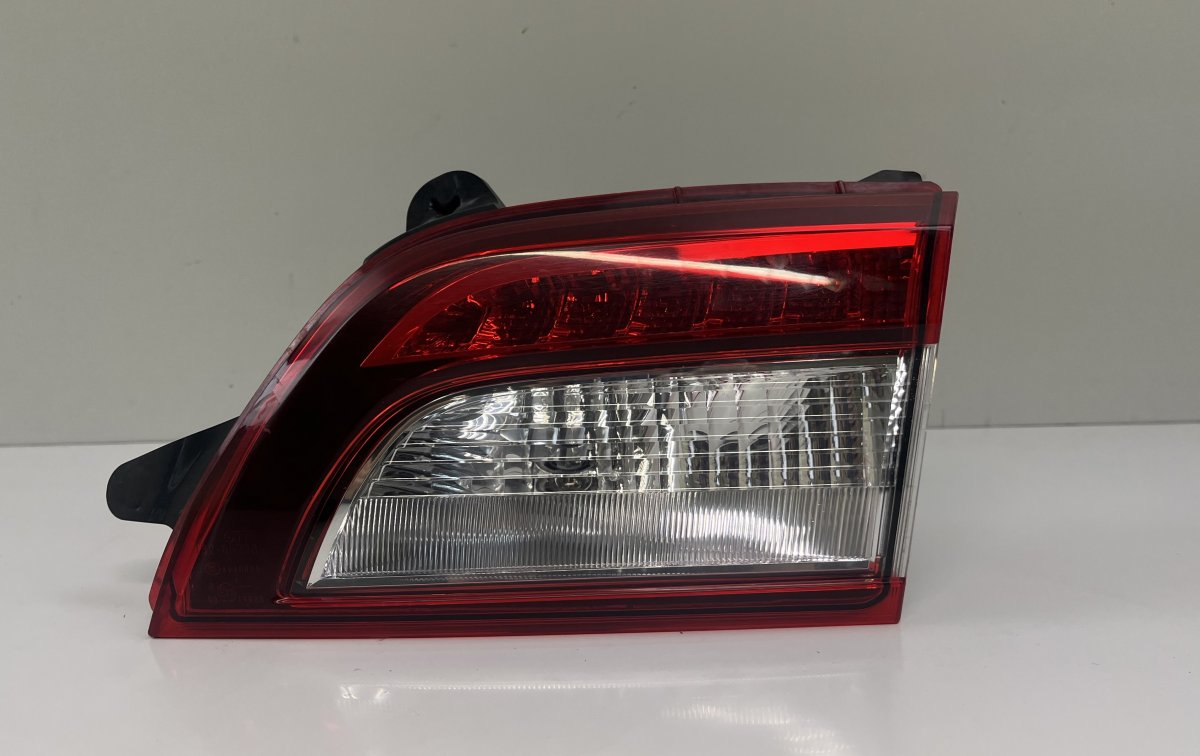 Subaru Legacy Inner tail light, right 84912AL070 132-60228 Inner tail light, right SU...