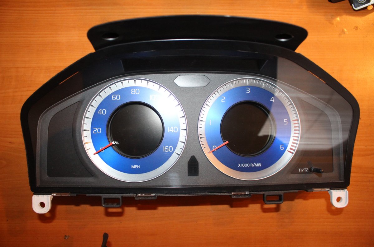 Volvo V70 instrument cluster 30733368 Instrument Cluster VOLVO V70 III (BW) ...