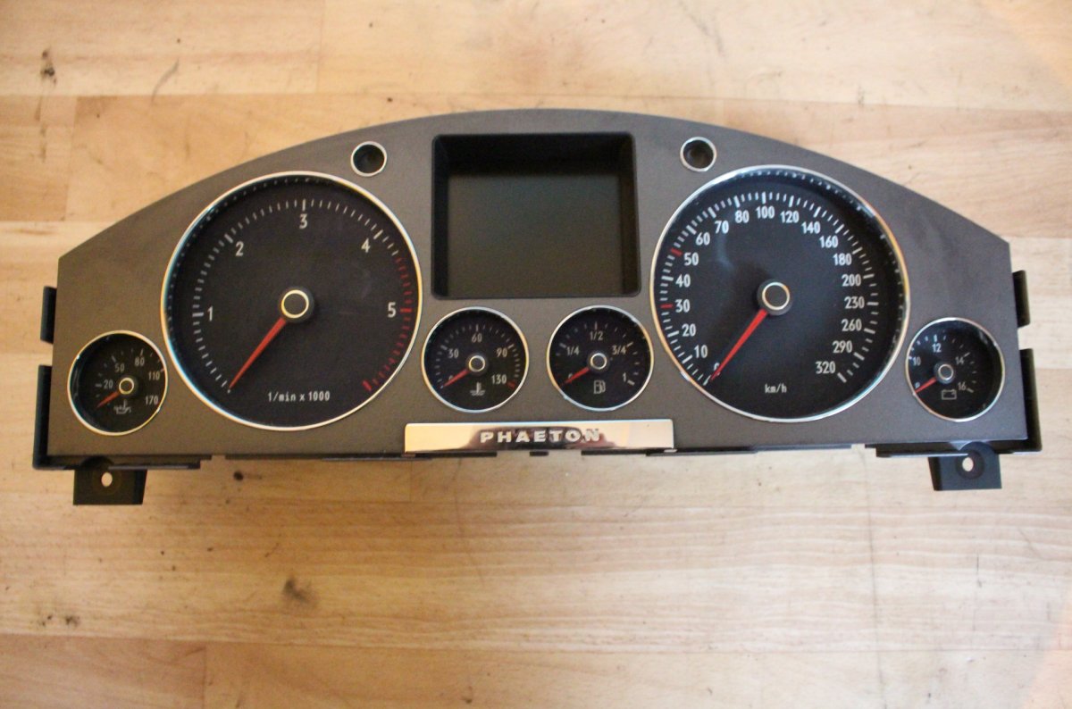 Volkswagen Phaeton instrument cluster 3D0920885 Instrument Cluster VW PHAETON (3D) (2...