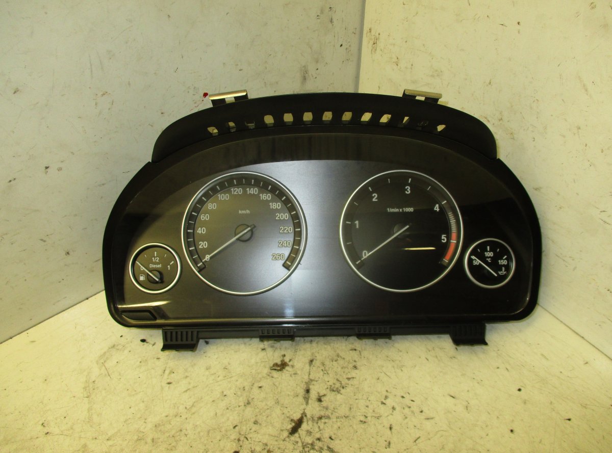 BMW 5 (F10 / F11) mittaristo Instrument Cluster BMW 5 (F10, F11) (2010-2017)...